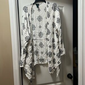 White and black rue 21 plus bell sleeve kimono